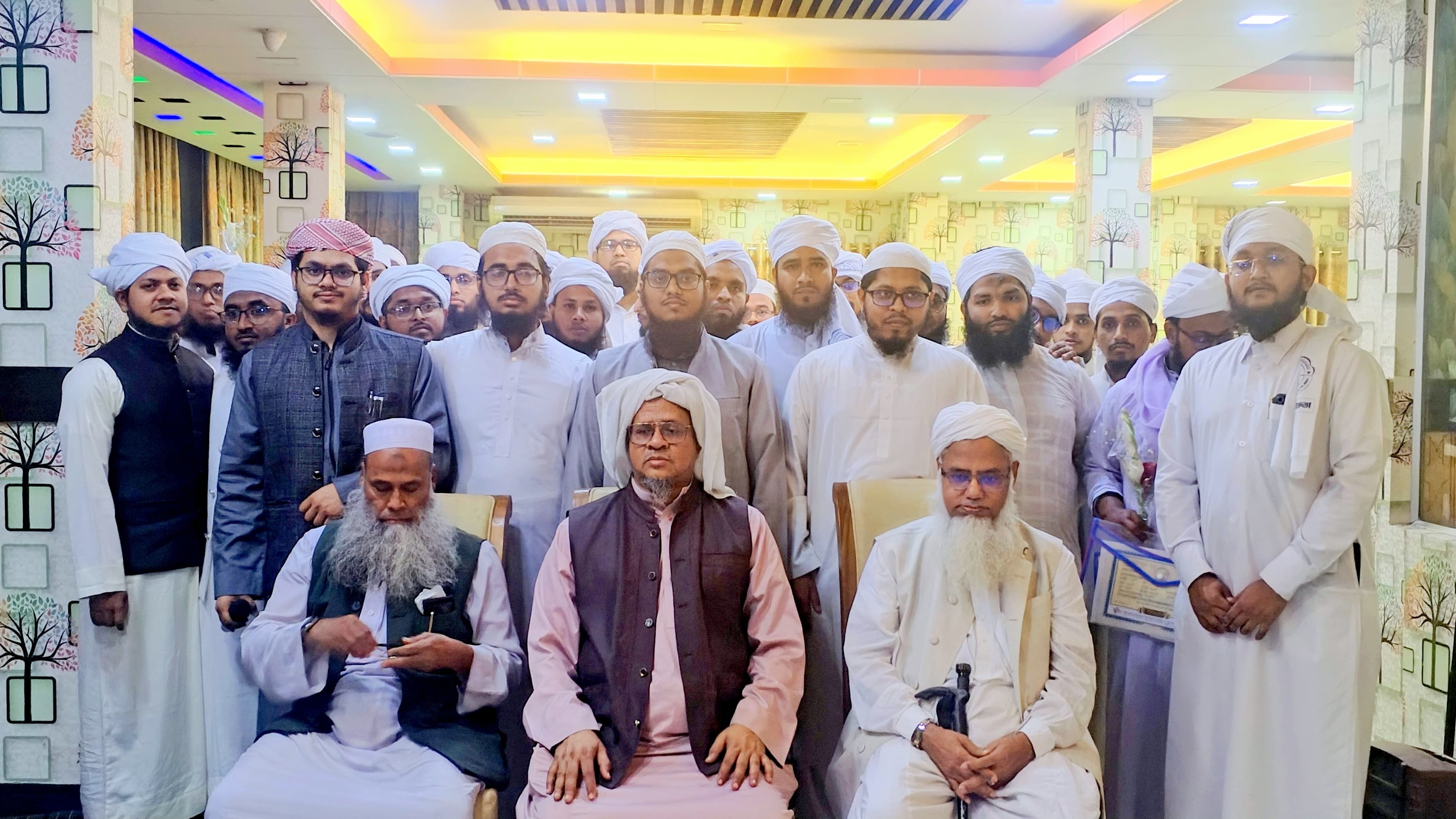 এক নযরে মেহমান, আসাতিযায়ে কিরাম ও ফুযালায়ে ইযাম।