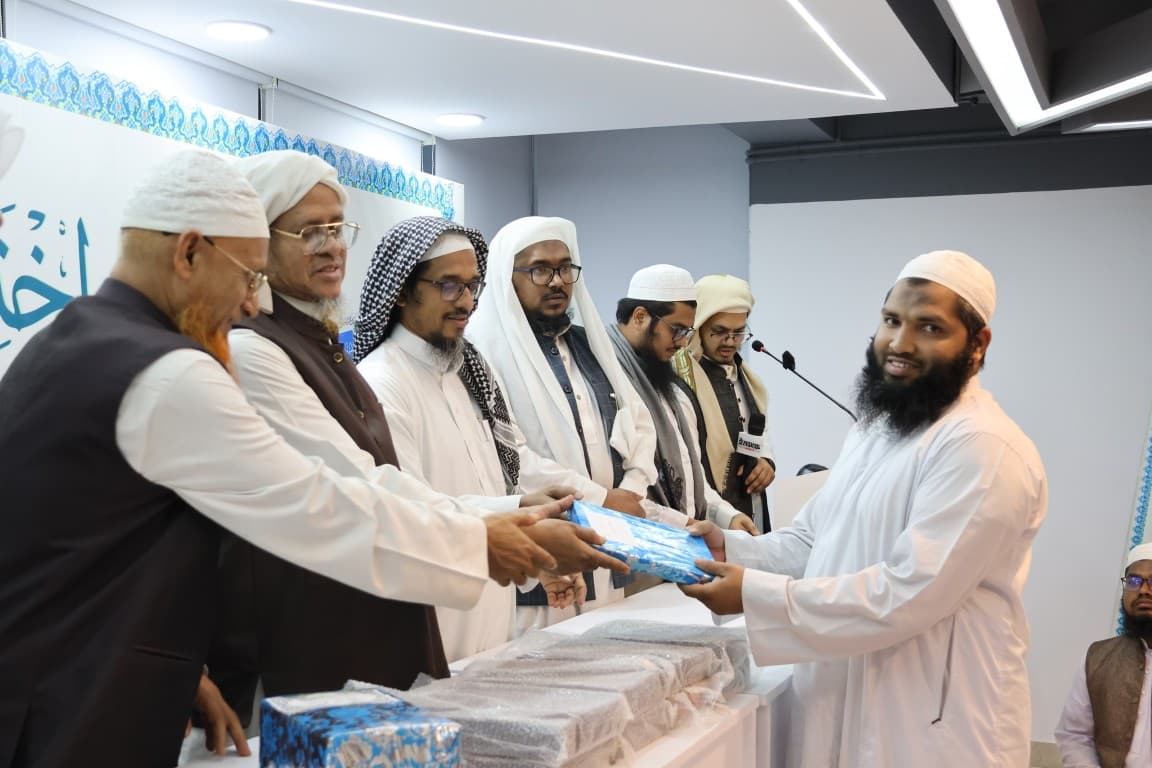 চলতি বছর তামরীনুল ইফতা চালু রাখায় পুরস্কার দেয়া হয় গত বছরের ফারেগ মাওলানা অলিউল্লাহ কে।