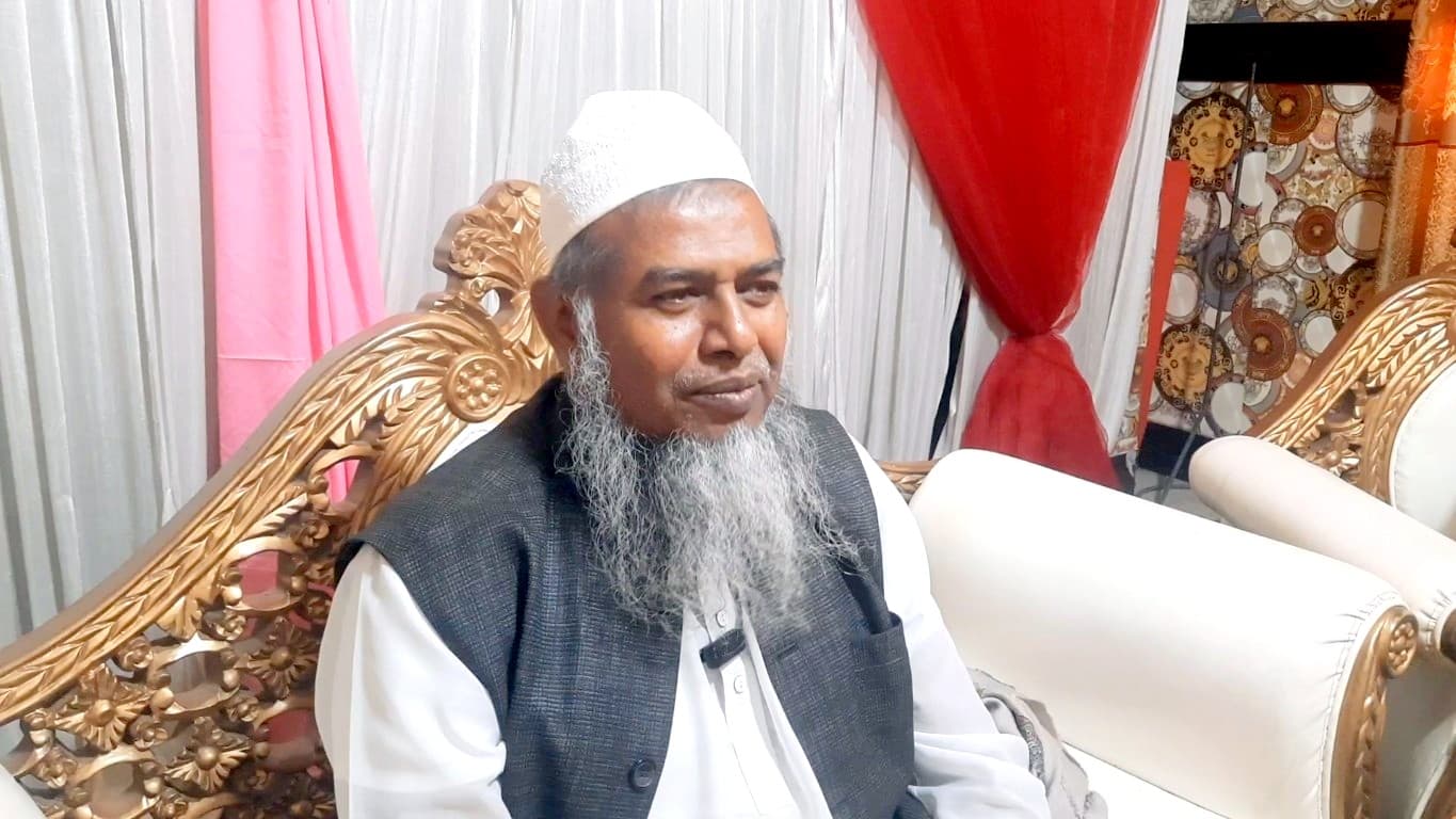 বয়ান করছেন বিশেষ মেহমান, জামিয়া মতিঝিলের শাইখুল হাদীস আল্লামা আহমাদ আলী দা.বা.।